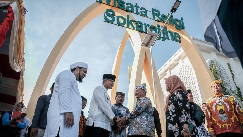 Sandiaga di Wisata Religi Sukorejo Sandiaga di Wisata Religi Sukorejo