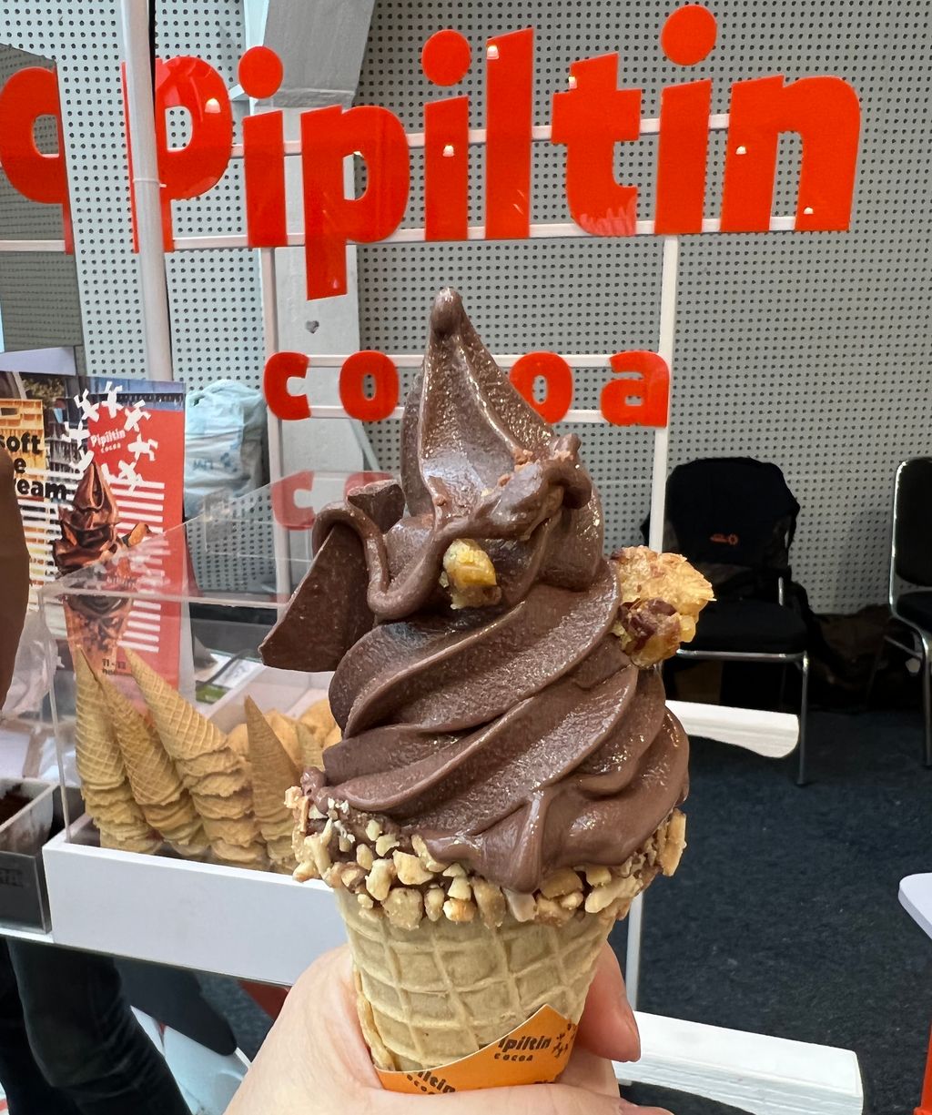 Soft Serve Ice Cream Pipiltin Cocoa diracik dari cokelat Ransiki Papua.