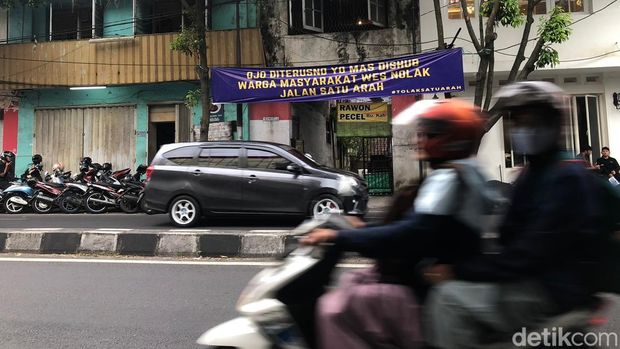 spanduk penolakan satu arah kayutangan heritage