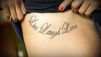 Live. Laugh. Love. Foto: In_Need_Of_Milk, Lex McKee via Bored Panda