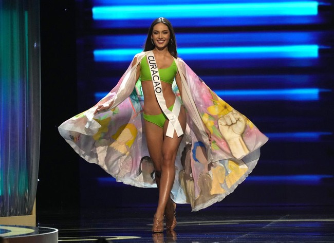 Miss Curacao, Arijana Podgajski menjadi finalis pertama yang dipanggil sebagai top 16 Miss Universe 2022. Foto: Dok. Getty Images