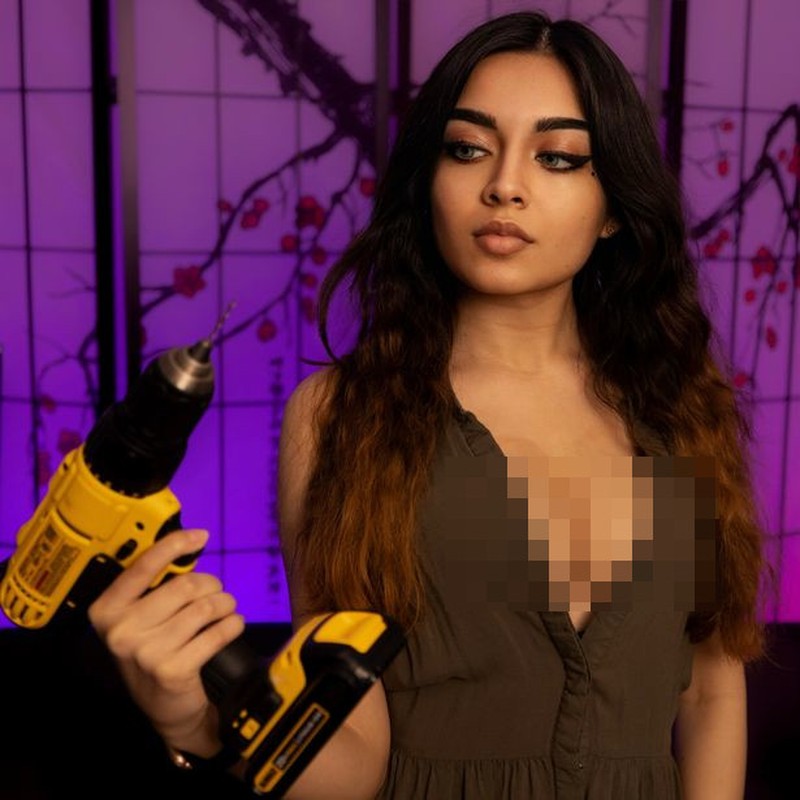 Seorang gadis Zara Dar (23) sukses jadi kreator OnlyFans sembari mengejar studinya di bidang sains. Dia pun dijuluki 'Hot Science Girl'.