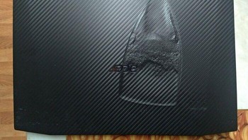 Kakak yang ceroboh meletakan setrika panas di atas laptop adiknya. Uggh emosi banget lihatnya. Foto: via Bored Panda