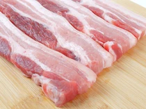 Mana yang Lebih Bahaya Cacing Parasit Daging Babi atau Sapi?