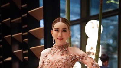7 Foto Transgender Pemilik Lisensi Miss Universe yang Terlilit Utang