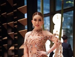 7 Foto Transgender Pemilik Lisensi Miss Universe yang Terlilit Utang