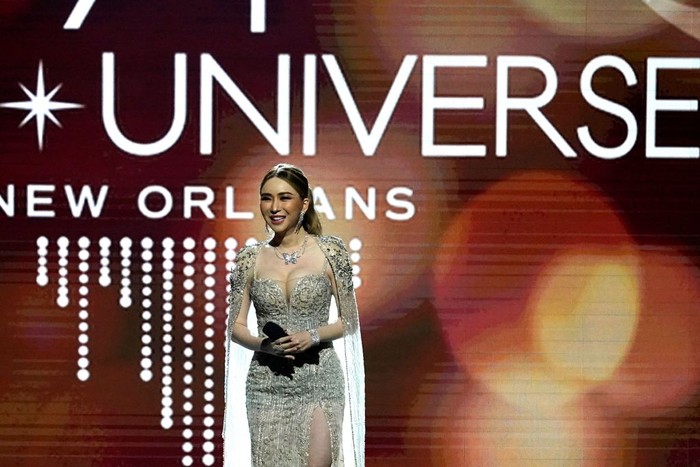 Anne Jakapong Jakrajutatip bos Miss Universe berbicara saat 71st Miss Universe Competition di New Orleans Morial Convention Center, New Orleans, Louisiana. (Photo by Jason Kempin/Getty Images)