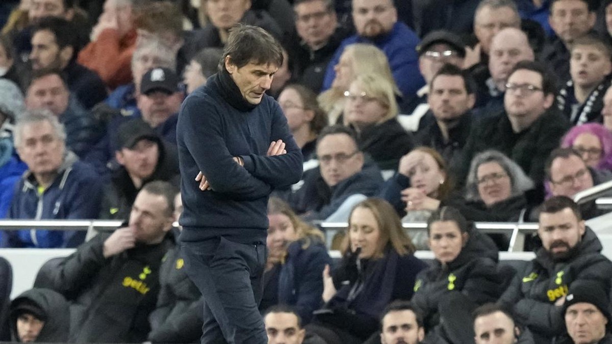 Manajer Tottenham Hotspur Antonio Conte akui timnya sulit finis empat besar di akhir musim ini. (Foto: AP/Frank Augstein)