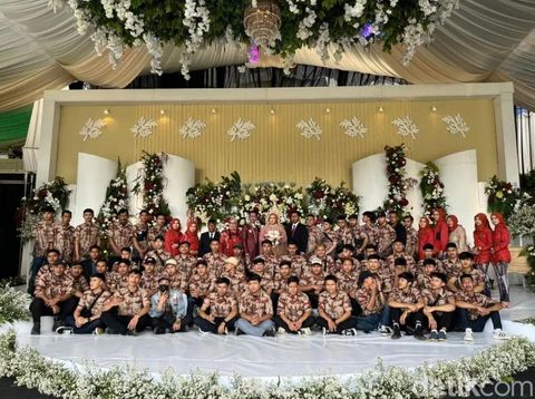 Beredar viral di media sosial, hajatan rasa konser selama empat hari empat malam mendadak jadi atensi warganet di Bandung, Jawa Barat.