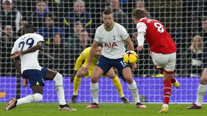 Arsenals Martin Odegaard makes an attempt to score during the English Premier League soccer match between Tottenham Hotspur and Arsenal at the Tottenham Hotspur Stadium in London, England, Sunday, Jan. 15, 2023. (AP Photo/Frank Augstein)