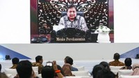 Menteri Koordinator Bidang Perekonomian Airlangga Hartarto meresmikan fasilitas produksi dan melepas ekspor perdana produk tembakau inovatif bebas asap PT HM Sampoerna Tbk. di Karawang, Jawa Barat. Fasilitas produksi yang mulai beroperasi pada kuartal IV 2022 ini dibangun sejak akhir 2021 dengan realisasi investasi senilai lebih dari US$ 186 juta.