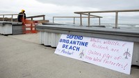 Serentetan kematian ikan paus yang mengganggu di sepanjang garis pantai New York-New Jersey dalam beberapa pekan terakhir telah memicu kekhawatiran lokal tentang bahaya angin pendek yang ditimbulkan oleh pembangunan terhadap kehidupan laut.   