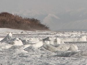 Pertama Kalinya Danau Hangat Issyk-Kul di Kyrgyzstan Membeku