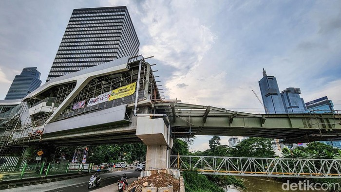 Ditargetkan Rampung Oktober 2022, Apa Kabar JPM Dukuh Atas? Proyek Jembatan Penyebrangan Multiguna (JPM) Dukuh Atas undur terus dari rencana awal yang ditargetkan rampung sejak Oktober 2022.