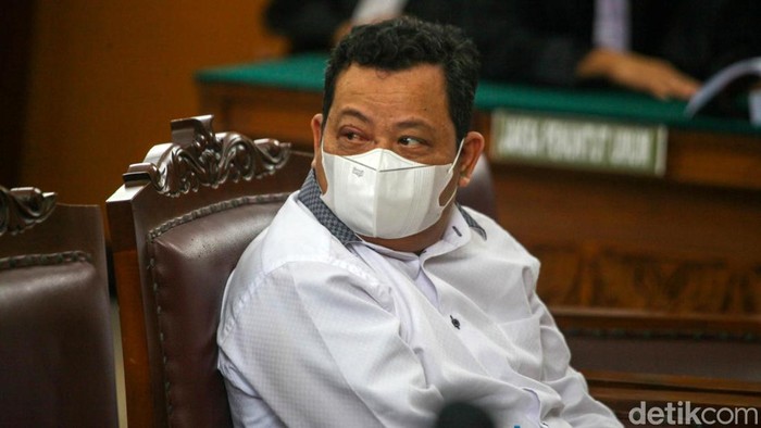 Kuat Maruf menjalani sidang tuntutan kasus pembunuhan Brigadir Yosua Hutabarat. Sidang tuntutan digelar di Pengadilan Negeri Jakarta Selatan.