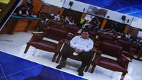 Begini ekspresi Kuat Maruf saat menjalani sidang tuntutan.