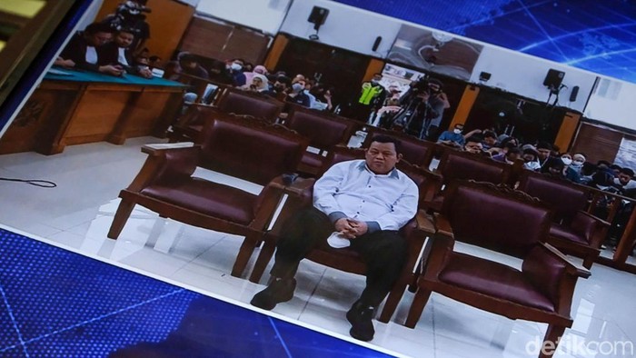 Ekspresi Kuat Ma'ruf Saat Jalani Sidang Tuntutan Kuat Ma'ruf menjalani sidang tuntutan kasus pembunuhan Brigadir Yosua Hutabarat. Sidang tuntutan digelar di Pengadilan Negeri Jakarta Selatan.