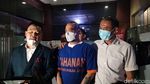 Penampilan Ferry Irawan Berbalut Baju Tahanan