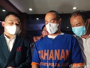 Dicecar Adik, Ferry Irawan Tetap Bantah Bikin Hidung Venna Berdarah