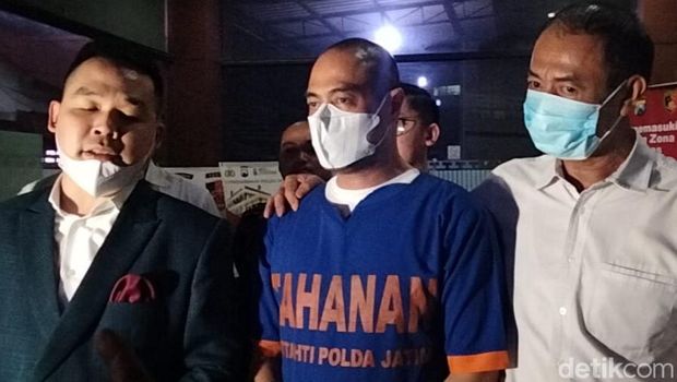 ferry irawan ditahan usai diperiksa 6 jam sebagai tersangka di mapolda jatim