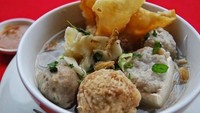 Berada di kawasan Perumnas, Bakso Malang Parahyangan ini dijual dengan harga Rp 13.000an per porsinya. Rasanya yang lezat menjadi andalan penduduk di sekitar Jalan Anyelir IV, Perumnas, Depok. Foto: Instagram/Istimewa