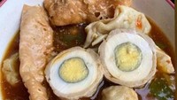 Disajikan pada ruko sederhana membuat Bakso Malang Bang Dewo tak pernah sepi pengunjung. Pilihan isian bakso yang beragam dipatok hanya seharga Rp 18.000. Lokasinya bisa disambangi di Jalan Cipinang Cempedak Raya No.3, Jakarta Timur. Foto: Instagram/Istimewa