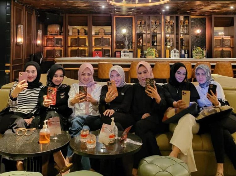 Kompaknya Gaby Marissa saat Kulineran Bareng Geng Sosialita
