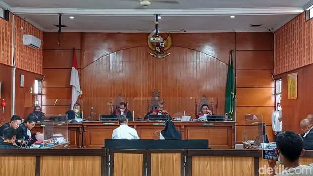 Irfan Suryanegara saat di persidangan.