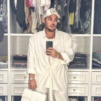 Melalui salah satu video di akun YouTube pribadinya Ivan Gunawan mengungkapkan biaya yang harus dikeluarkannya demi mendapatkan bentuk hidung impiannya. Ia menyebut sampai menghabiskan sekitar Rp 800 juta. Foto: Instagram/@ivan_gunawan