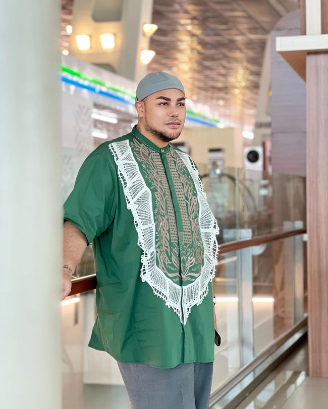 Sementara beberapa netizen juga ada yang mengaku lebih menyukai wajah Ivan Gunawan sebelum operasi plastik. Kalau kamu lebih suka wajah Ivan Gunawan setelah atau sebelum oplas? Foto: Instagram/@ivan_gunawan