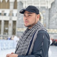 Dengan wajah barunya Ivan Gunawan jadi terlihat semakin percaya diri. Melalui akun Instagram pribadinya ia kerap memamerkan foto-foto wajah terbarunya. Foto: Instagram/@ivan_gunawan