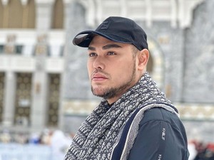 Bisnis Hijab Laris, Ivan Gunawan Bangun Masjid di Uganda