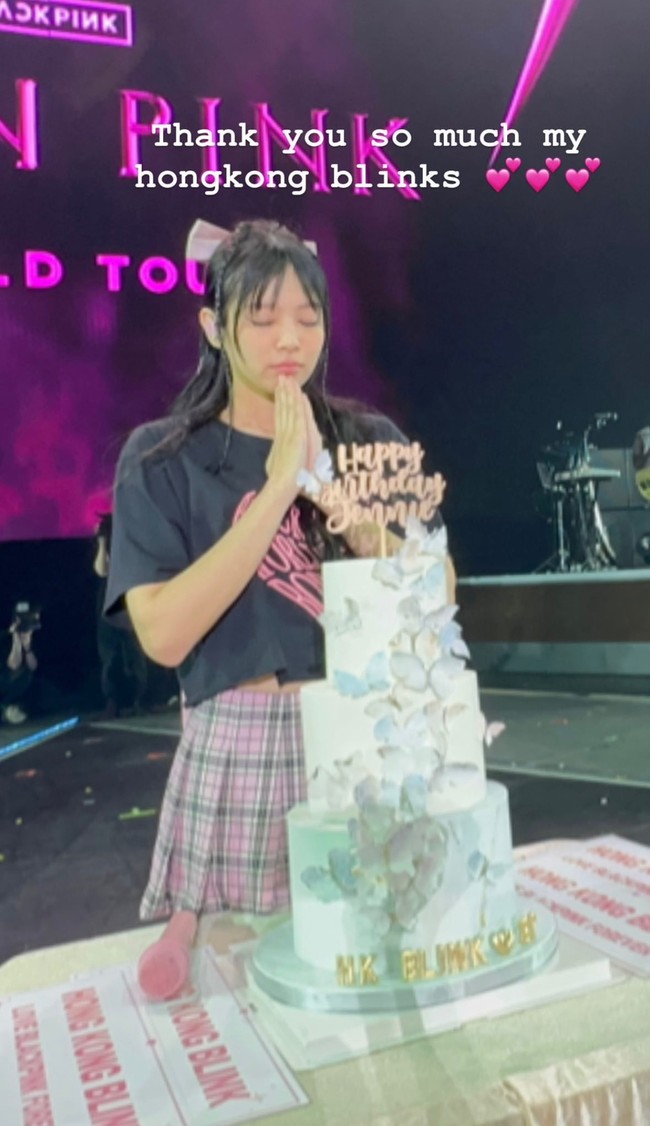 Thank you so much my hongkong blinks 💕💕💕 tulis Jennie BLACKPINK sebagai keterangan fotonya. Foto: dok. Instagram @jennierubyjane