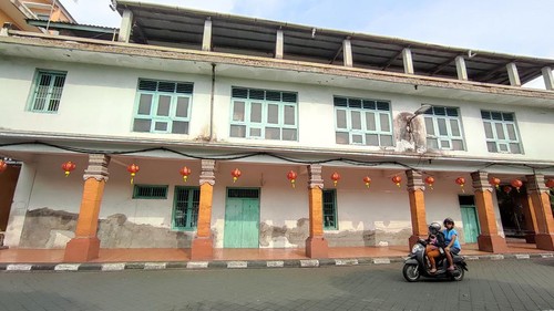 Kawasan heritage Jalan Gajah Mada, Denpasar, Bali, jelang perayaan Imlek 2023.