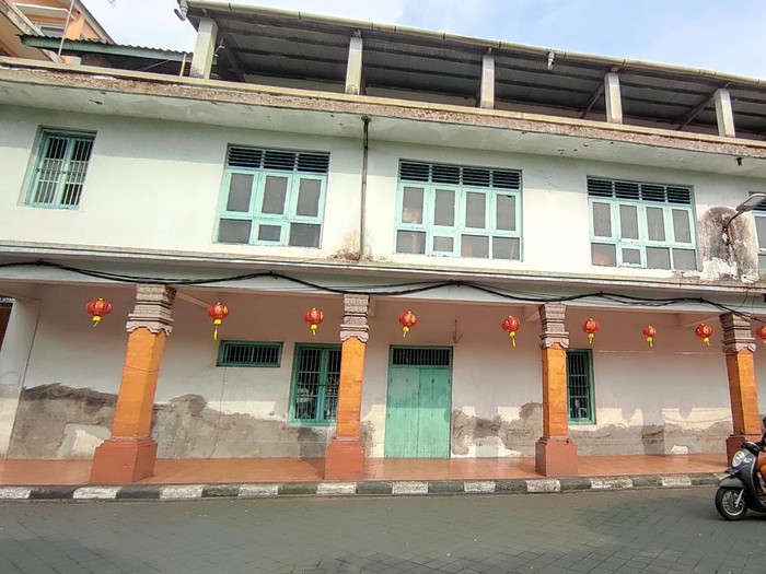 Kawasan heritage Jalan Gajah Mada, Denpasar, Bali, jelang perayaan Imlek 2023.