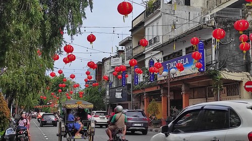 Kawasan heritage Jalan Gajah Mada, Denpasar, Bali, jelang perayaan Imlek 2023.