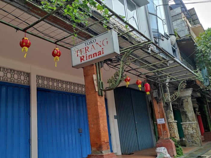 Kawasan heritage Jalan Gajah Mada, Denpasar, Bali, jelang perayaan Imlek 2023.