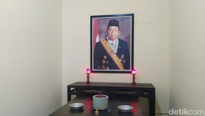 Kelenteng Hok An Kiong, Muntilan, Kabupaten Magelang, Senin (16/1/2023). Di dalam kelenteng terpasang foto Gus Dur.