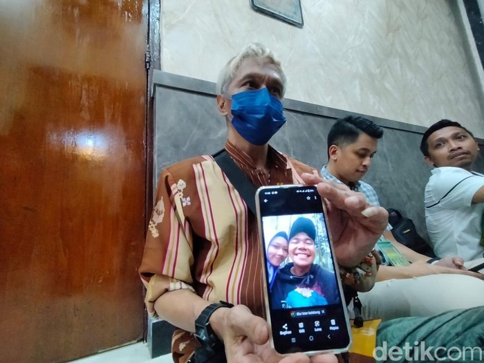 Keluarga korban Tragedi Kanjuruhan saat di PN Surabaya