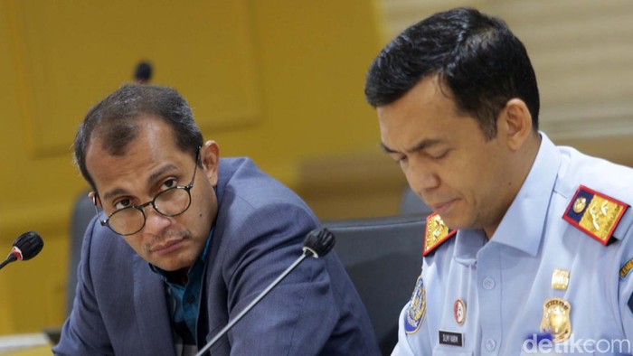 Kemenkumham Raker dengan Komite I DPD RI Kemenkumham dan Komite I DPD RI gelar rapat kerja di gedung Sriwijaya DPD RI, Jakarta. Raker itu membahas tentang keimigrasian.