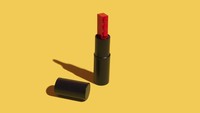 Tidak hanya makanan saja, Jaime juga piawai merubah benda lainnya menjadi Pop Art lego. Seperti lipstik berwarna merah menggoda ini salah satunya. Foto: Jaime Shancez