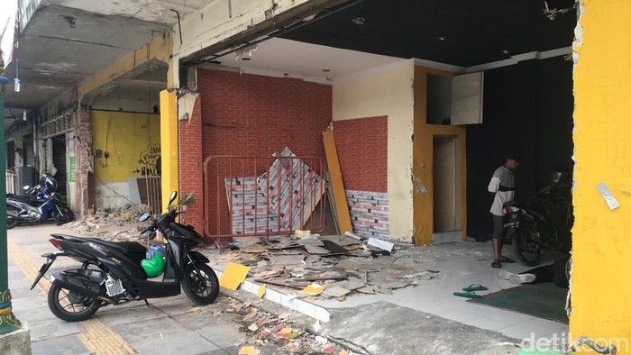 Kios-kios di Jalan Perwakilan, kawasan Malioboro, Jogja, yang sudah dikosongkan oleh para pedagang, Senin (16/1/2023).