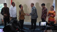 Ini momen saat KPU menyambangi markas Persekutuan Gereja-gereja di Indonesia (PGI) di kawasan Salemba, Jakarta, Senin (16/1/2023).
