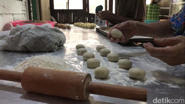 Kue Yopia, kuliner khas 'Tiongkok Kecil' di Lasem, Rembang. Foto diambil Senin (16/1/2023).