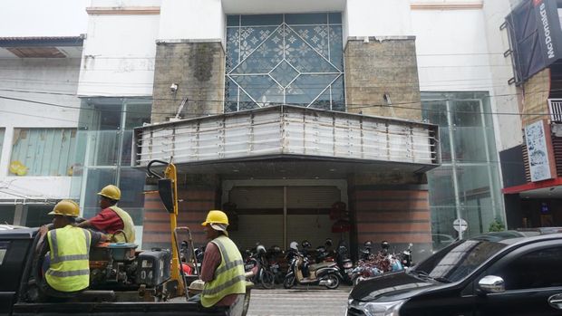 Gedung kosong bekas Matahari Department Store yang dulu tak pernah sepi pengunjung.