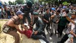 Lapak Dibongkar, Satpol PP Bentrok dengan Warga Lhokseumawe