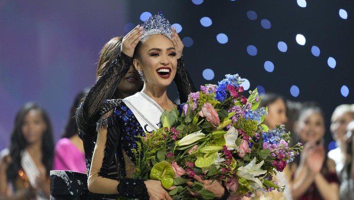 Miss USA RBonney Gabriel reacts as she is crowned Miss Universe during the final round of the 71st Miss Universe Beauty Pageant, in New Orleans on Saturday, Jan. 14, 2023. (AP Photo/Gerald Herbert)
