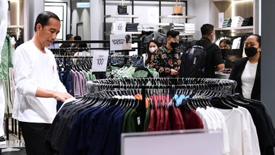 Momen Jokowi Malam-malam Blusukan ke Mal Grand Indonesia