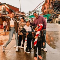 Tak hanya pandai memadu padankan apa yang dikenakannya, Mikhayla juga jago berpose di depan kamera. Tak heran jika kemunculan Mikhayla selalu jadi sorotan. Foto: Instagram/@ramadhaniabakrie