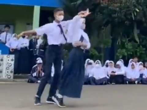 Pasangan siswa-siswi SMPN 1 Ciawi berdansa viral di medsos